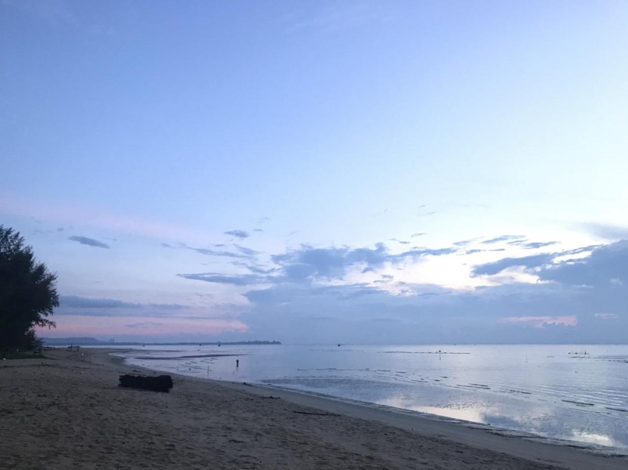 Had Lamae Resort Ban Pak Nam Lamae Bagian luar foto