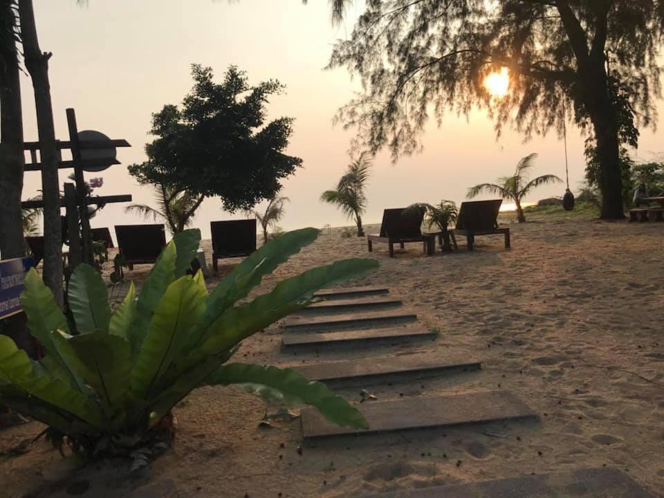 Had Lamae Resort Ban Pak Nam Lamae Bagian luar foto