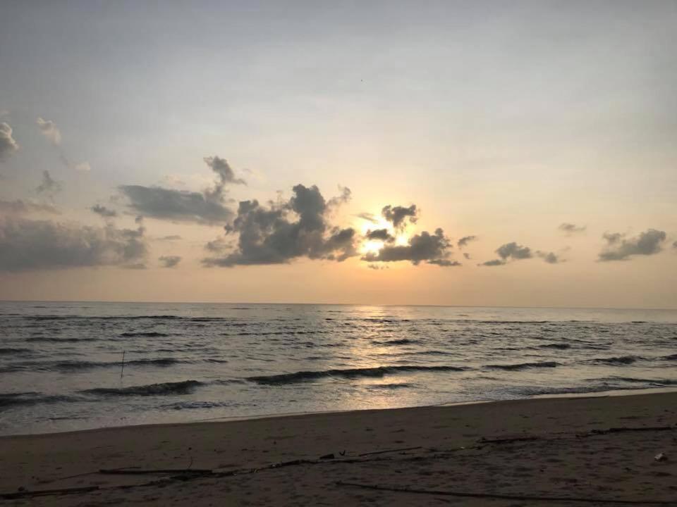 Had Lamae Resort Ban Pak Nam Lamae Bagian luar foto