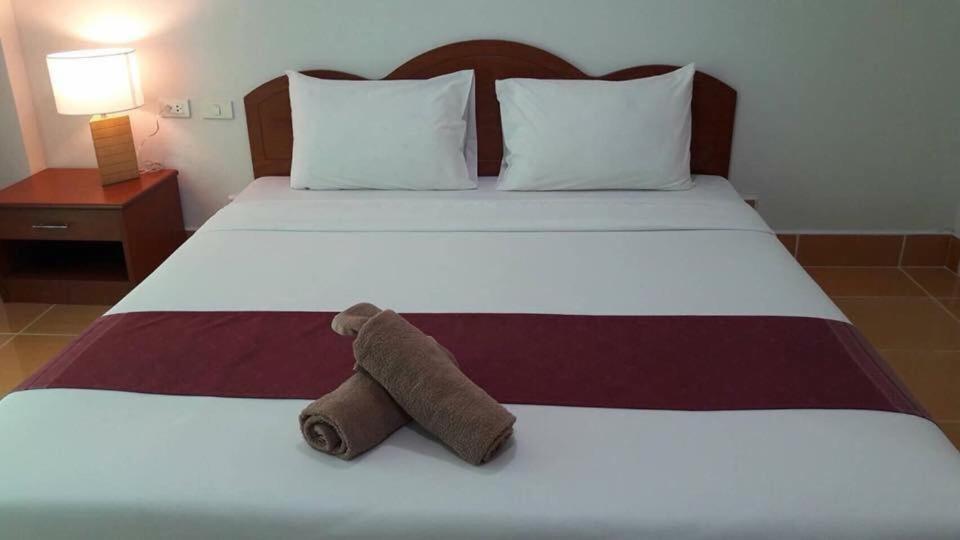 Had Lamae Resort Ban Pak Nam Lamae Bagian luar foto